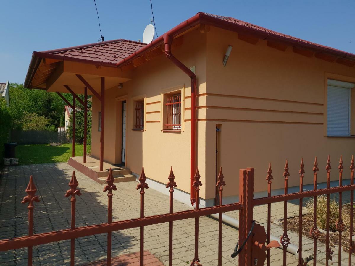 Zseki Apartman Hajduszoboszlo Exterior photo